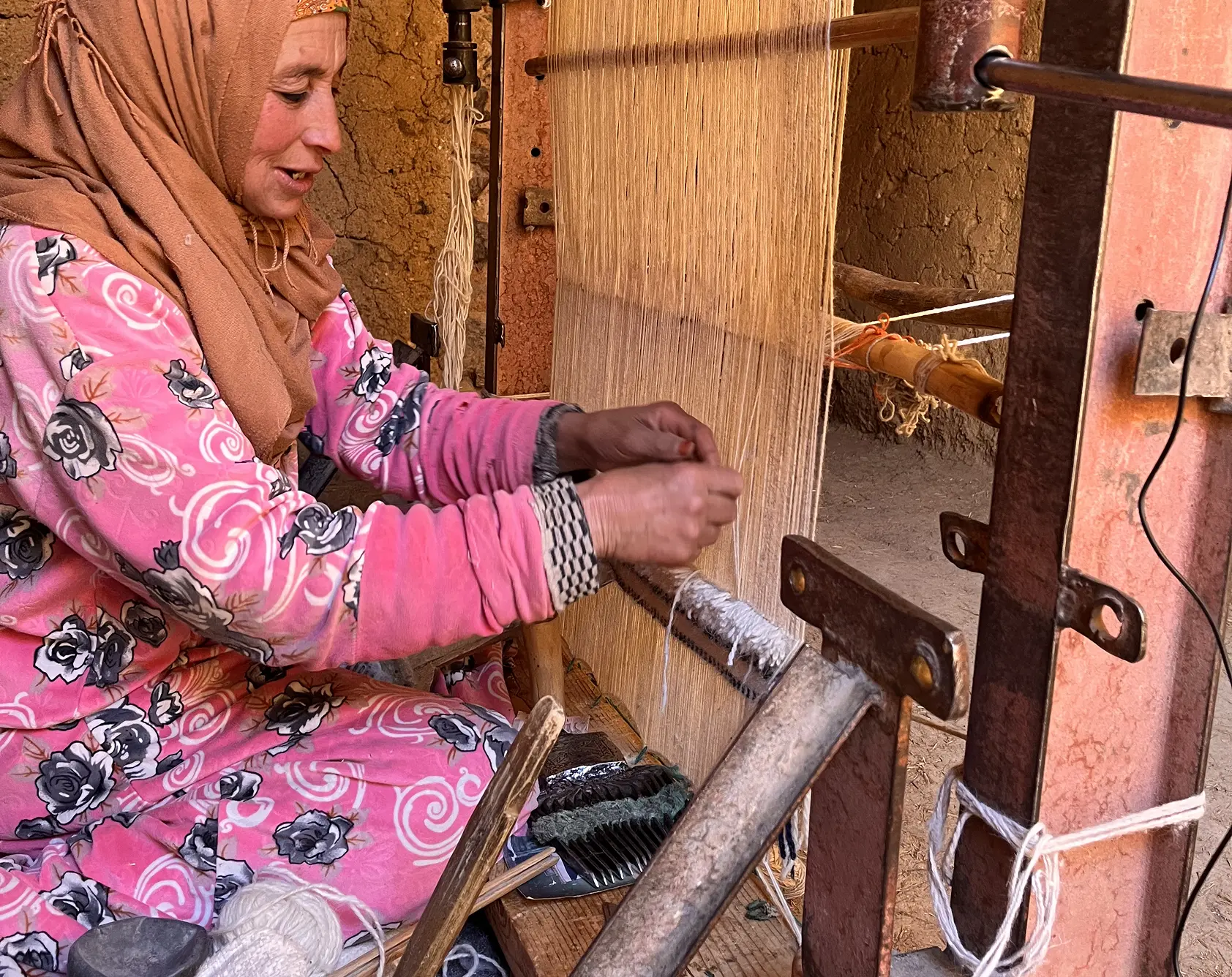 http://A%20woman%20weaving